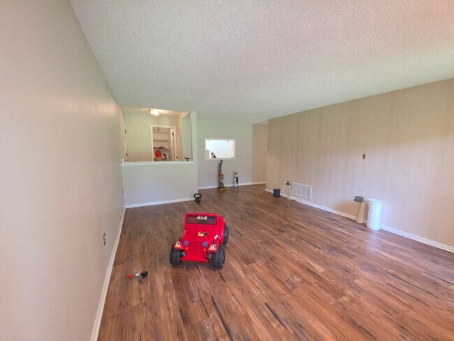 Building Photo - 384 Willowbrook Dr
