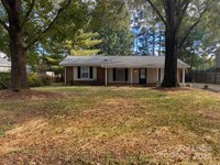 Building Photo - 7104 Lake Dr