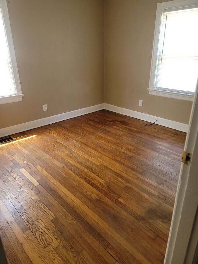 Building Photo - 3 Bedroom, 2 Bathroom in Lexington!