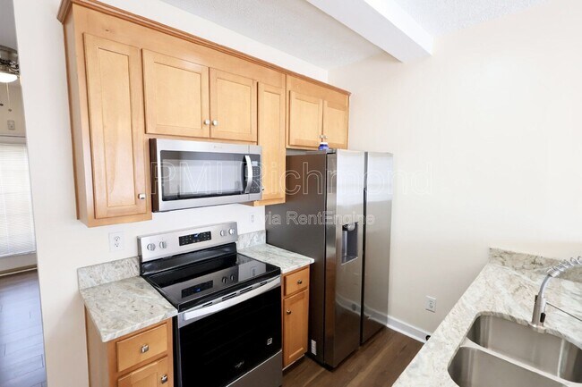 Building Photo - 2716 Goyne Loop