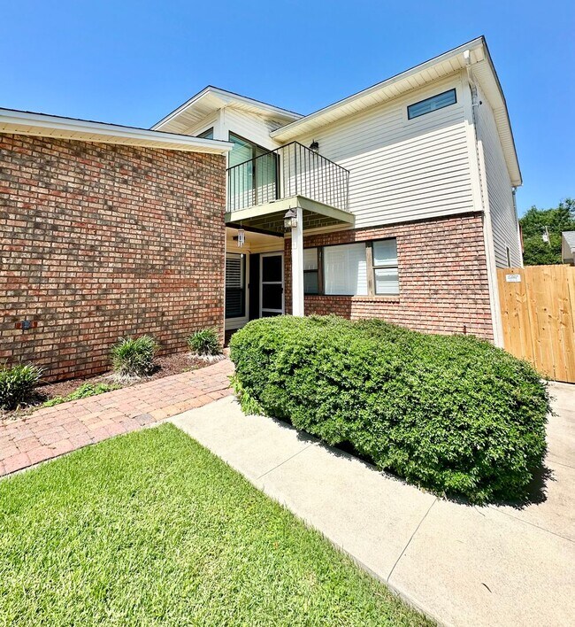 Building Photo - 937 Holbrook Cir