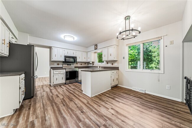 Building Photo - 1682 Mendelssohn Dr