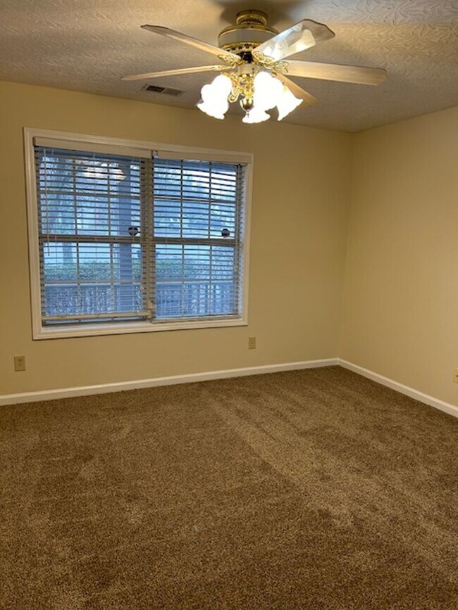 Building Photo - Eastwood home with 1st Floor Primary BR!   260210