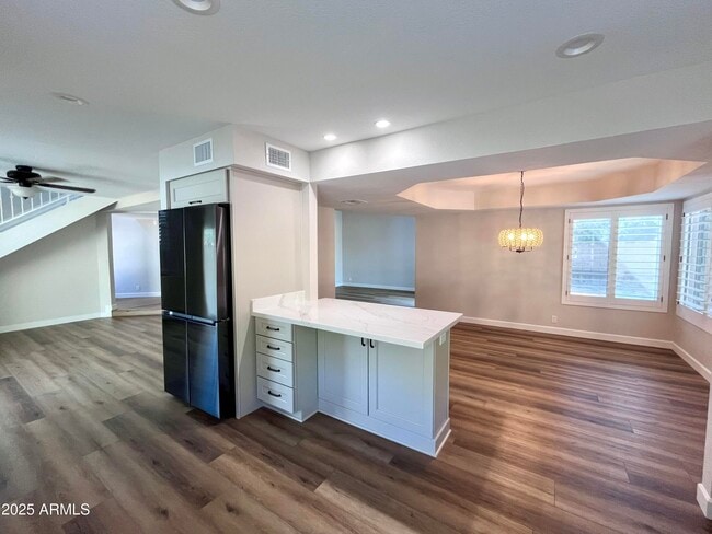 Building Photo - 4924 E Hillery Dr