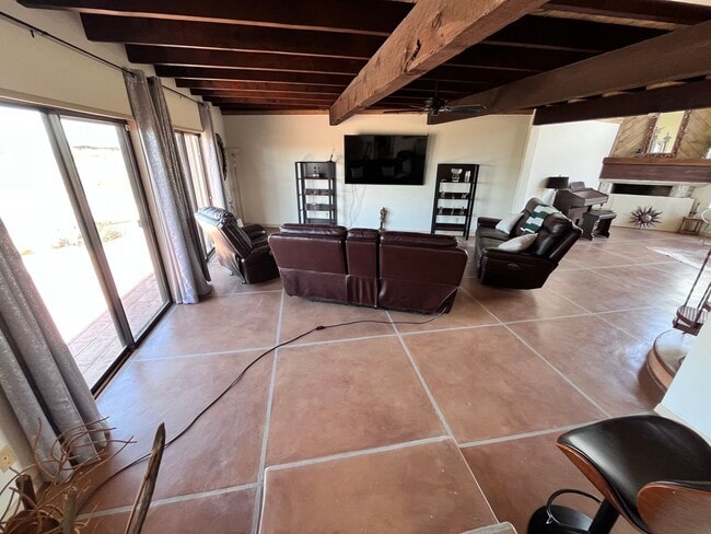 Building Photo - Catalina Foothills- 3 bedroom/ 3 bathroom ...