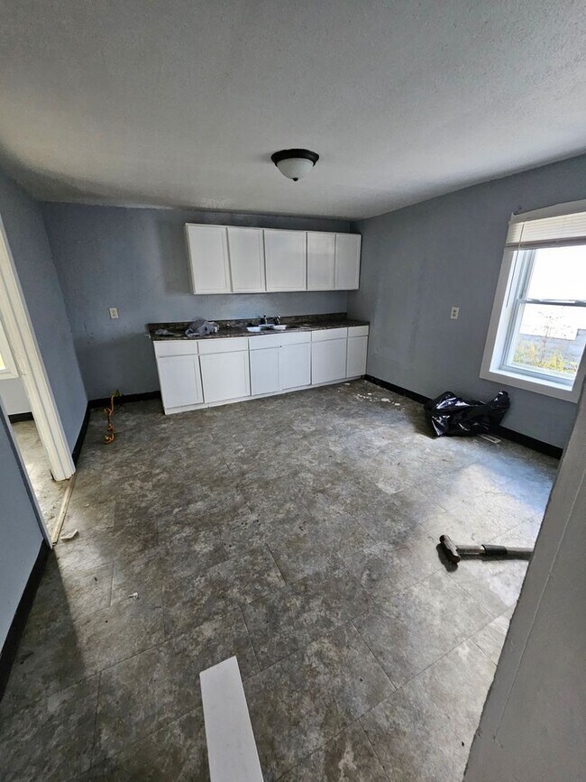 Primary Photo - 4 bedroom single family home