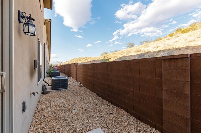 Building Photo - 3 bed / 2.5 bath / 2-car with washer/dryer/fridge 2019 built END UNIT!