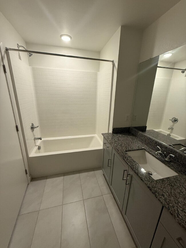 Building Photo - $4,250 - 4 Bed / 3.5 Bath Townhome in La Brisa Community of San Ysidro