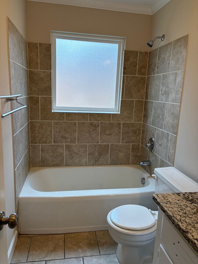 Building Photo - 4 bed, 2 bath brick home located in Asheboro