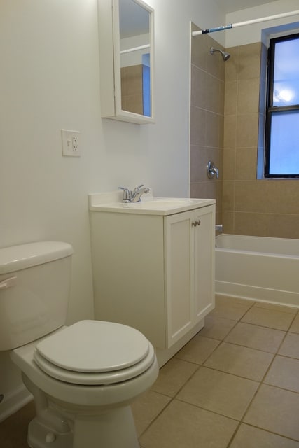 Bathroom - 801 E Drexel Square