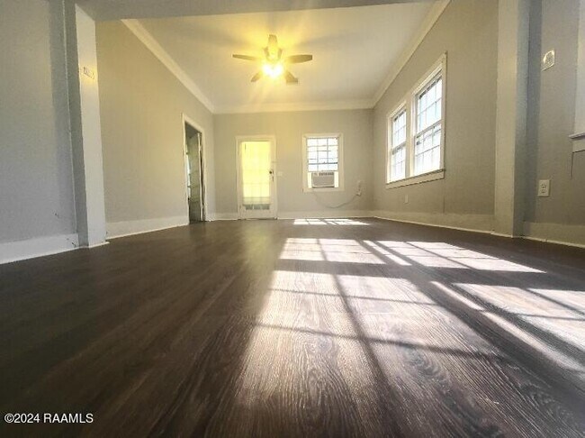 Building Photo - 1063 Mouton Ave