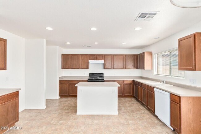 Building Photo - Spacious 3 bed, 2.5 bath in Maricopa