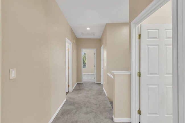 Building Photo - Beautiful 3 bed 2.5 bath in Natomas!