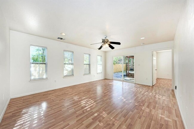 Building Photo - 3106 King St