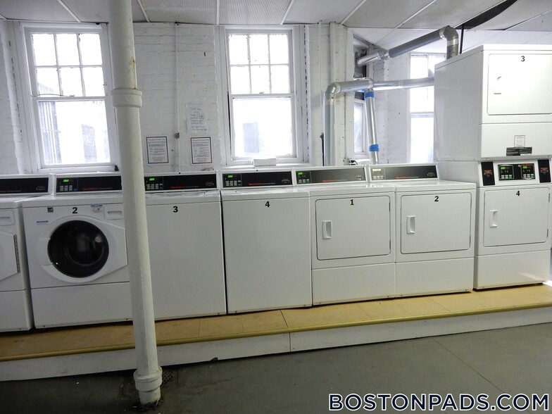 Building Photo - 1179 Boylston St