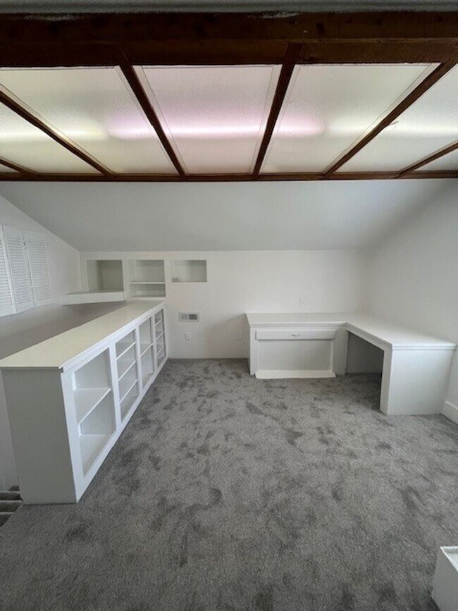 Building Photo - Recently updated 3 bedroom 2 bath home in King Grants