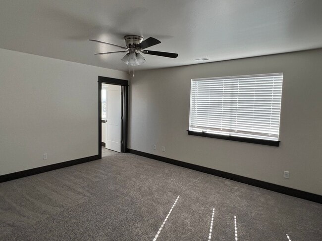 Building Photo - Brand New 3 Bed 2.5 Bath with double attached garage in Belgrade
