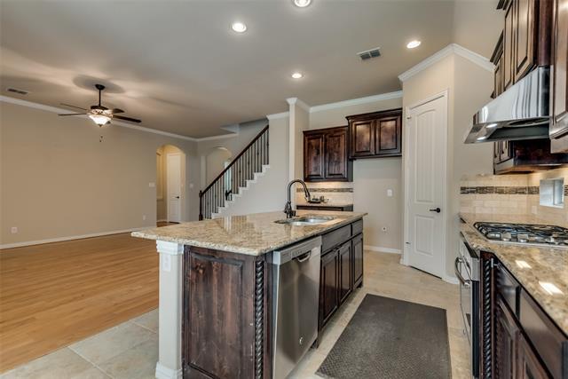 Building Photo - 2025 Zander Dr