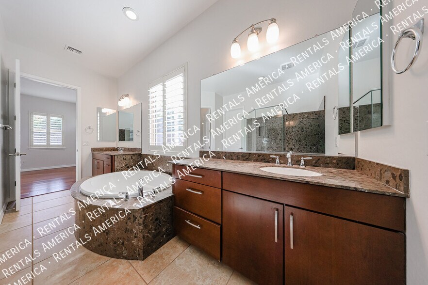 Building Photo - 1935 W Sparrow Dr