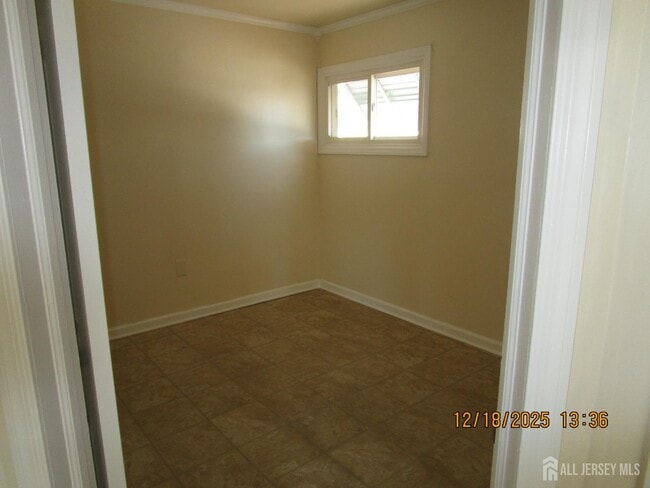 Building Photo - 25 Hull Dr