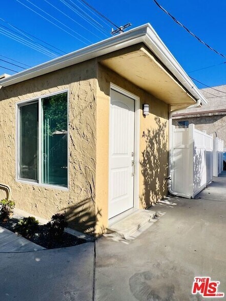 Building Photo - 1056 Winchester Ave