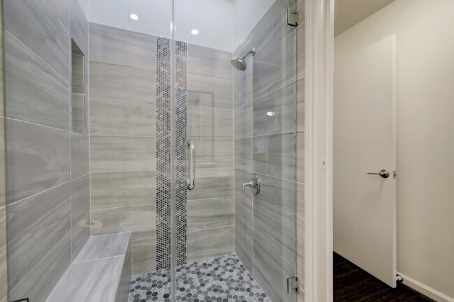 Building Photo - 2117 1/2 Hazard St