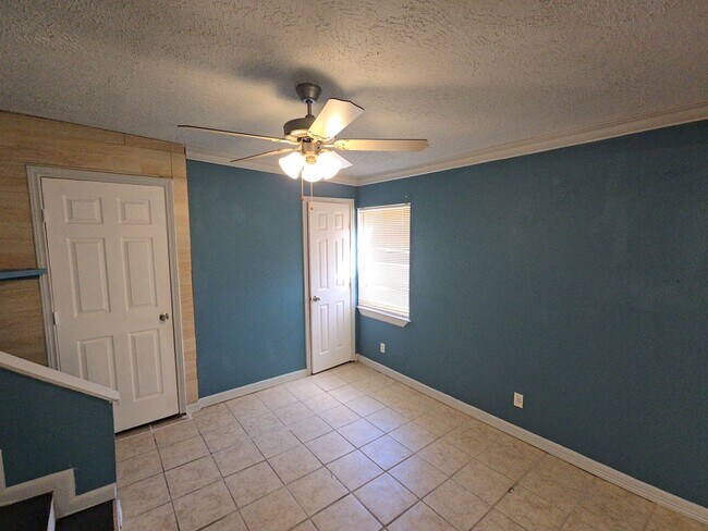 Building Photo - 9010 Linda Vista Rd