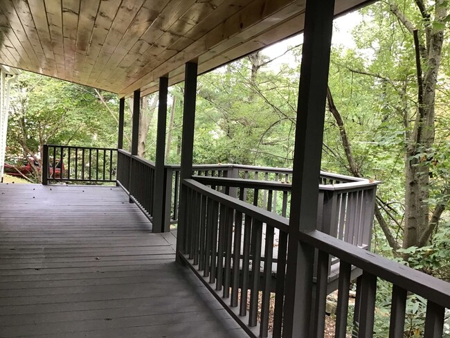 Building Photo - Freshly Updated Home In Valle Crucis