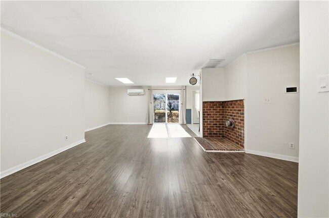 Building Photo - Charming 2 Bed, 2 Bath Home on Spacious Lot