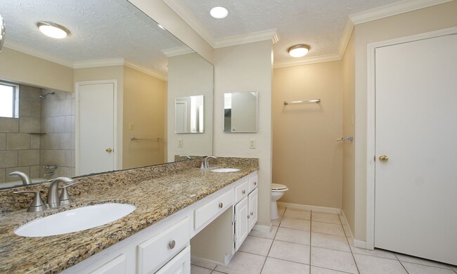 Building Photo - 21306 Park Run Dr