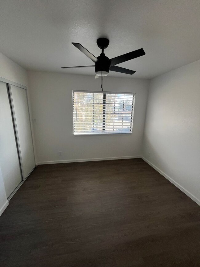 Building Photo - 248 E 5th St