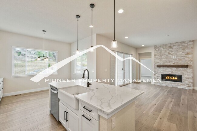 Building Photo - Main Floor Primary Home in Flying Horse with 5 Bedrooms, Gourmet Kitchen, Finished Basement & 4-C...