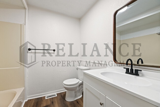 Building Photo - 301 N Spruce St