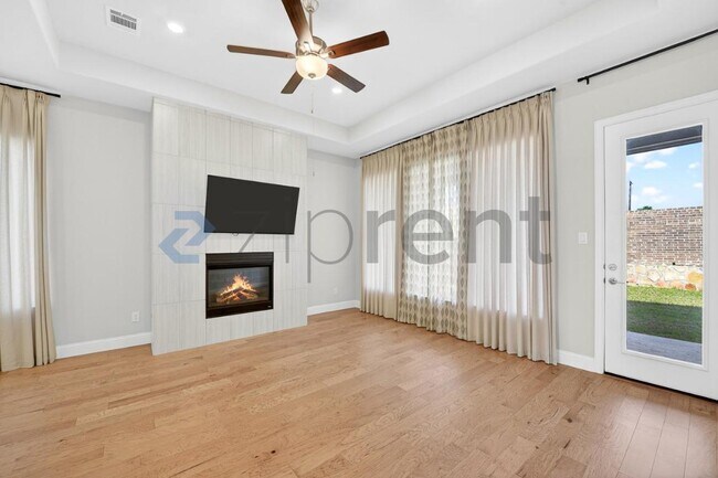 Building Photo - 4112 Dunlap Dr