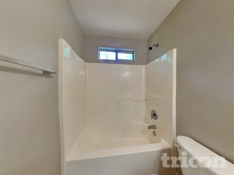 Building Photo - 313 Cascade Ct