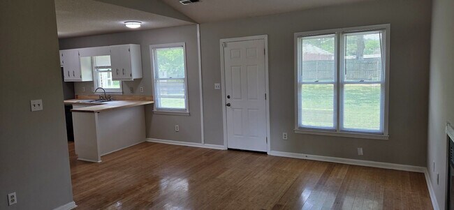 Building Photo - Charming Home Right off Winchester Rd