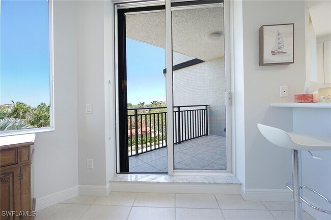 Building Photo - 7225 Pelican Bay Blvd