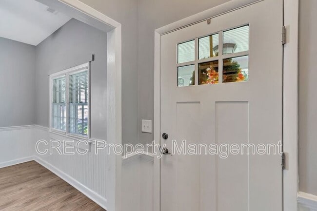 Building Photo - 204 S Hampton St