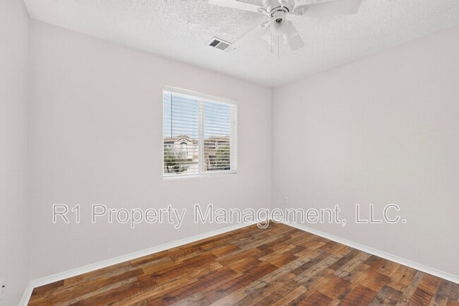 Building Photo - 2323 Margarita Dr SE