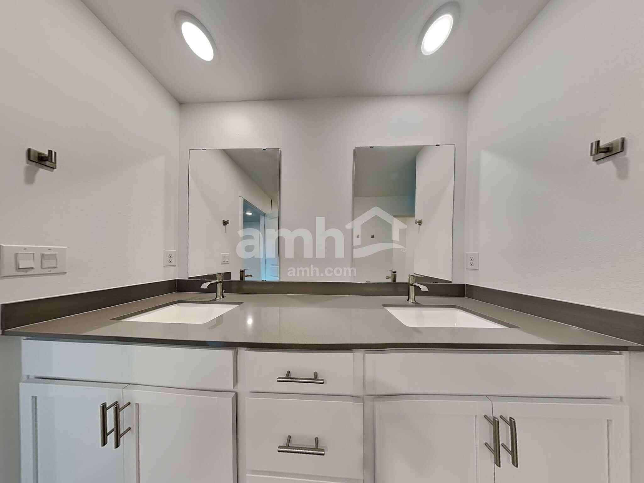 Building Photo - 5019 Washington St SE