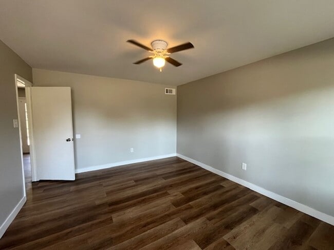 Building Photo - Renovated 3 Bedroom 1.5 Bath Home for Rent!