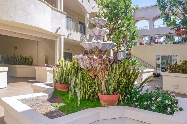 Primary Photo - Spectacular, large 2 bed 2 bath condo in d...