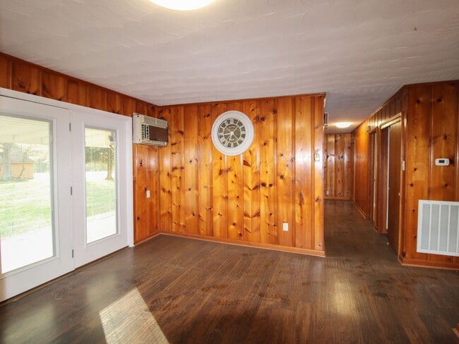 Building Photo - Nice Home close to Ardmore!