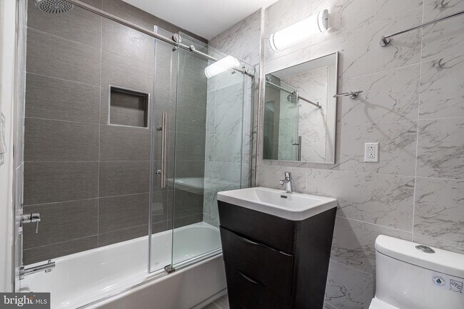 Building Photo - 2045 N College Ave