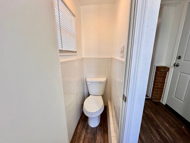 Building Photo - For Rent – Charming NW OKC Home with Solar Panels & Huge Backyard - Move in Deposit-Free (If Qual...