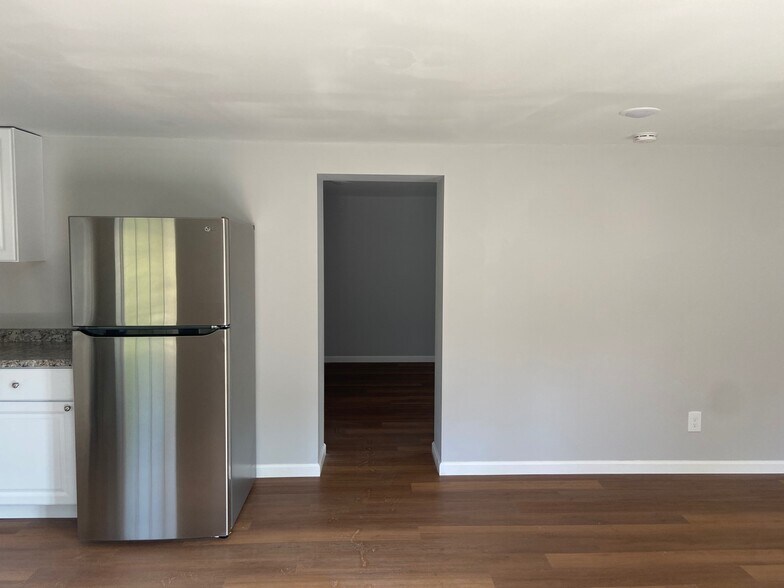 Building Photo - 4110 Garnet Dr