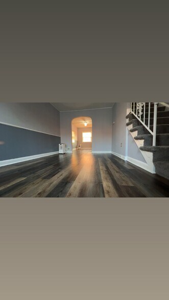 Building Photo - 1114 Anglesea St