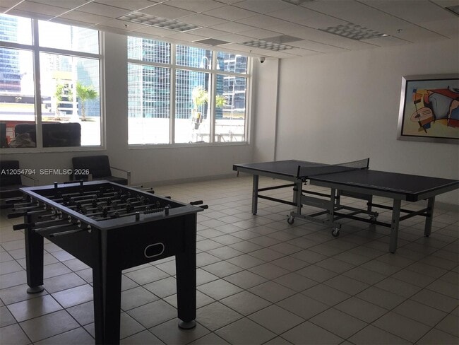 Building Photo - 1200 Brickell Bay Dr