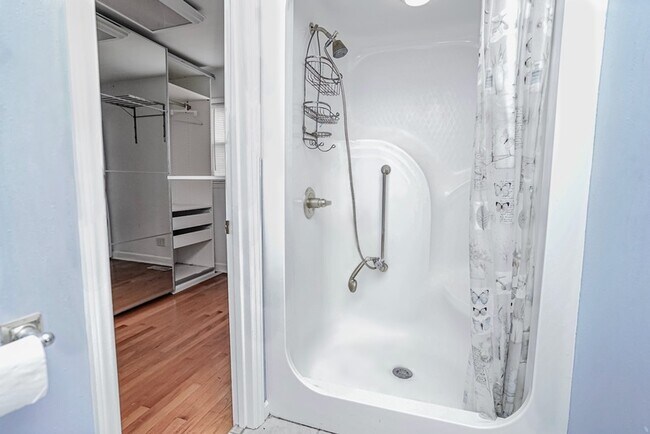 Building Photo - 130 Heather Dr