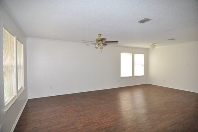 Building Photo - 2971 Celian Dr